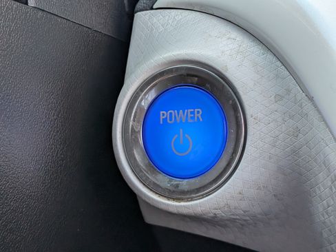 Used 2019 Chevrolet Bolt Premier w/ Infotainment Package FWD image 31