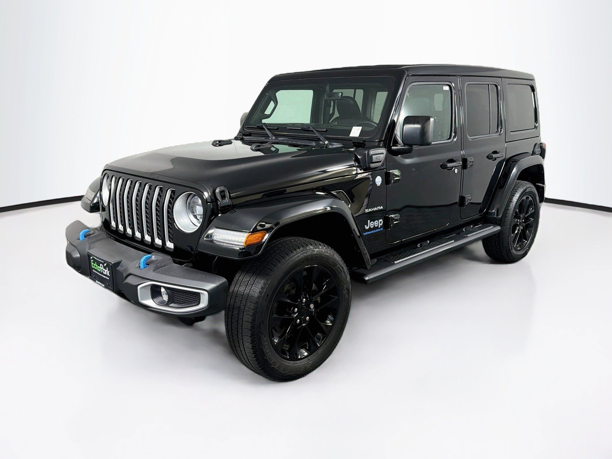 Used 2023 Jeep Wrangler Unlimited Sahara w/ Cold Weather Group AWD/4WD image 3