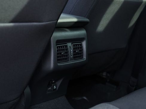 Used 2025 Toyota Camry LE image 10