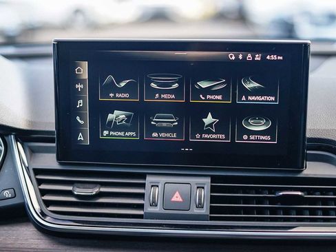 Used 2023 Audi Q5 Premium w/ Convenience Package image 17