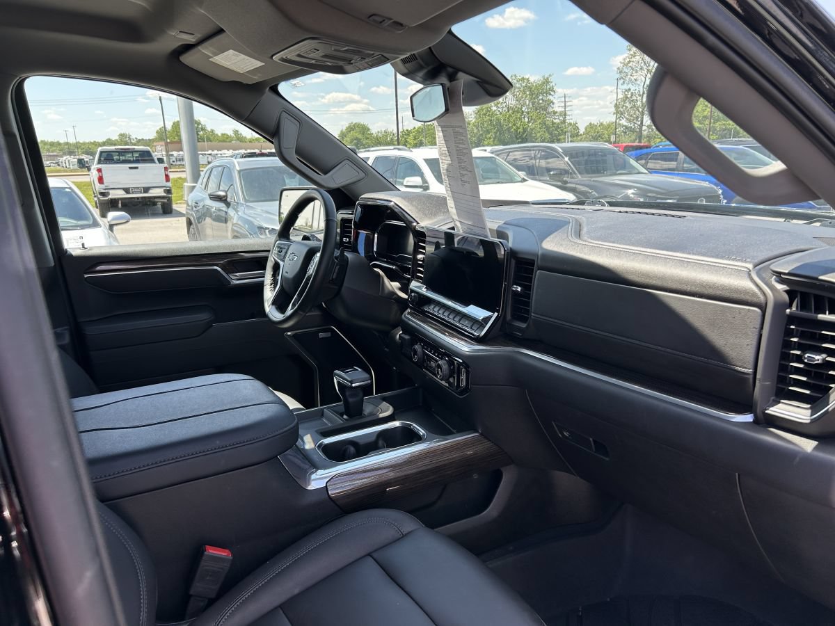 Used 2025 Chevrolet Silverado 1500 RST w/ Redline Edition AWD/4WD image 12