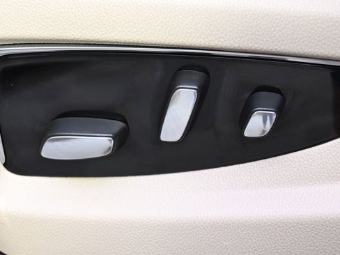Used 2016 Cadillac Escalade Luxury AWD/4WD image 14