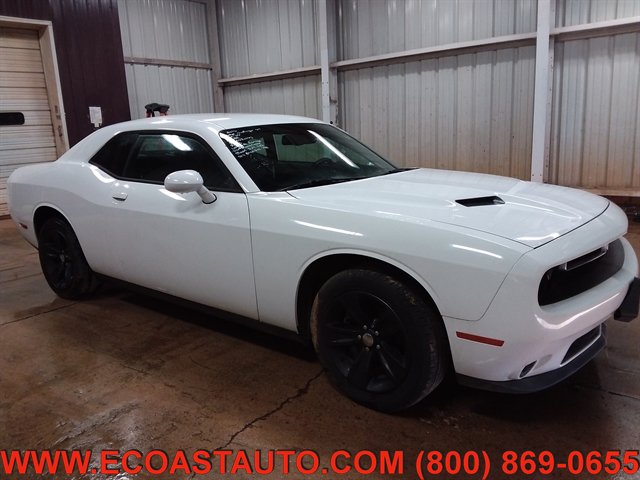 Used 2016 Dodge Challenger SXT RWD image 4