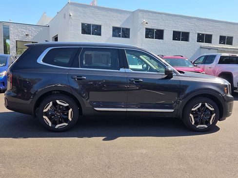 Used 2025 Kia Telluride EX w/ EX Captain's Chair Package AWD/4WD image 3