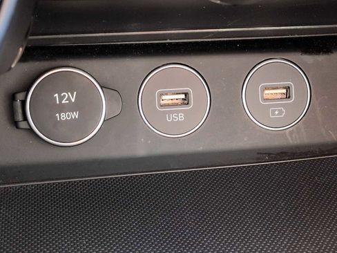 Used 2023 Genesis G70 2.0T image 32