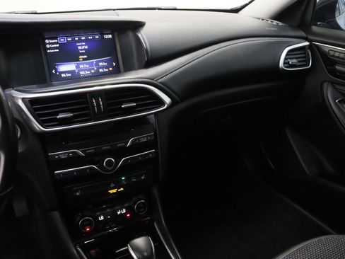 Used 2019 INFINITI QX30 w/ Navigation Package FWD image 16