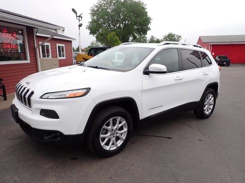 Used 2014 Jeep Cherokee Latitude w/ Cold Weather Group AWD/4WD image 3