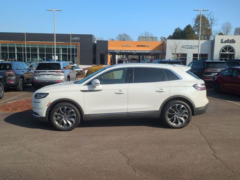 Used 2021 Lincoln Nautilus Reserve w/ Equipment Group 201A image 8