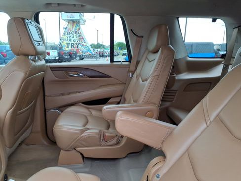 Used 2016 Cadillac Escalade Platinum AWD/4WD image 14