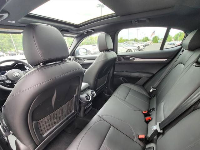Used 2025 Alfa Romeo Stelvio Sprint AWD/4WD image 21