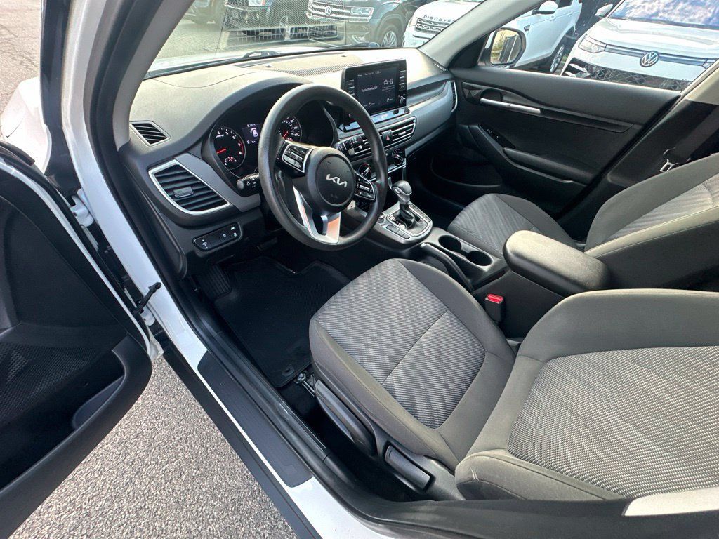 Used 2023 Kia Seltos LX AWD/4WD image 9