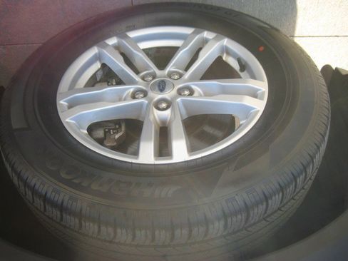 Used 2021 Ford Explorer XLT w/ Equipment Group 202A image 11