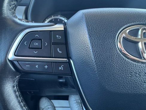 Used 2021 Toyota Highlander LE AWD/4WD image 19