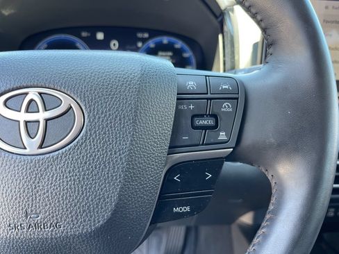 Used 2025 Toyota Camry XLE FWD image 17
