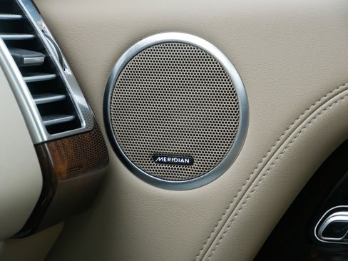 Used 2020 Land Rover Range Rover HSE image 32