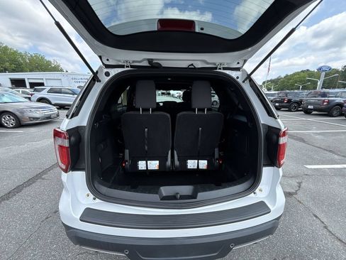 Used 2018 Ford Explorer XLT FWD image 20