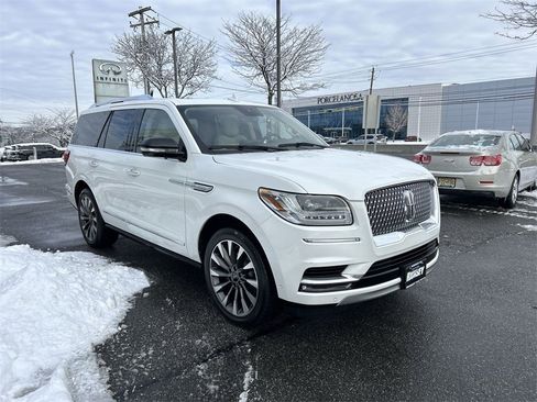 Used 2021 Lincoln Navigator Reserve w/ Luxury Package image 2
