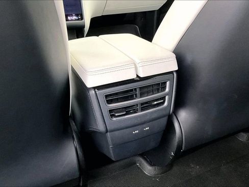 Used 2018 Tesla Model X 75D image 31