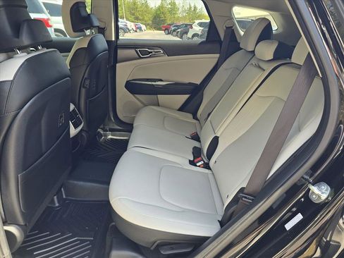Used 2025 Kia Sportage EX image 10