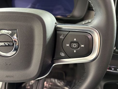 Used 2025 Volvo XC40 B5 Plus image 26