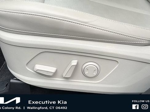 Certified 2025 Kia Sorento S w/ Panoramic Sunroof Package FWD image 11