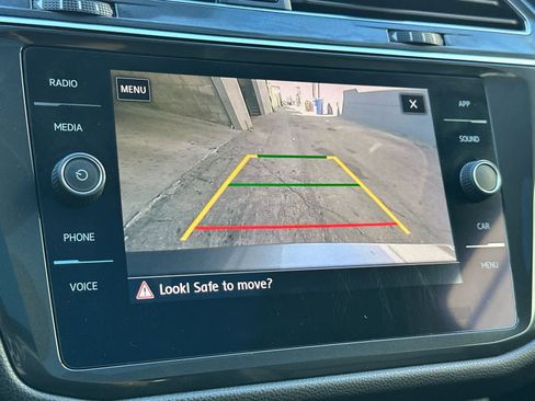 Used 2020 Volkswagen Tiguan SE w/ Panoramic Sunroof Package image 20