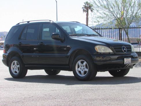 Used 2000 Mercedes-Benz ML 320 4MATIC image 1