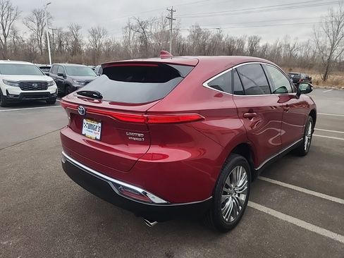 Used 2022 Toyota Venza Limited image 6