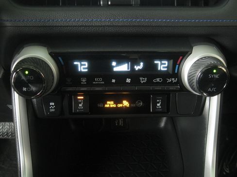 Used 2023 Toyota RAV4 SE image 17