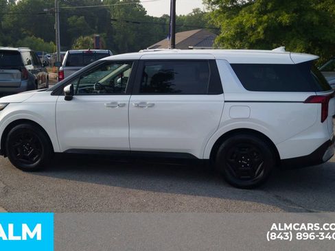 Used 2025 Kia Carnival FWD image 10