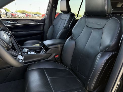 Used 2023 Jeep Grand Cherokee Overland w/ Advanced Protech Group III image 21