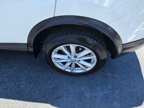 Used 2017 Nissan Rogue Sport SV FWD image 9