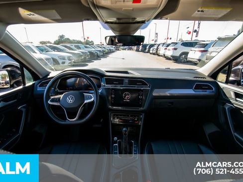 Used 2024 Volkswagen Tiguan SE image 13