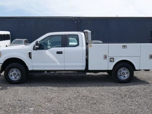 Used 2022 Ford F250 XL w/ Power Equipment Group AWD/4WD image 5