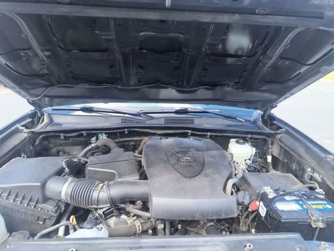 Used 2022 Toyota Tacoma TRD Off-Road image 24