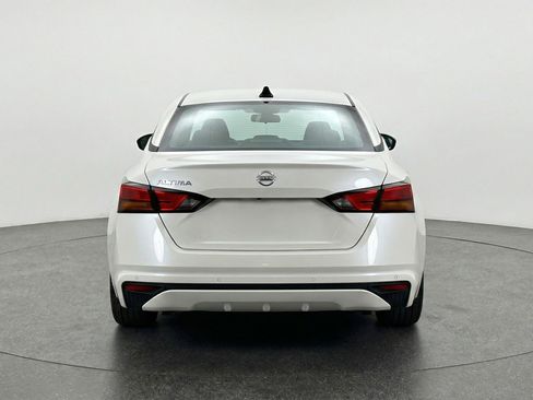 Used 2025 Nissan Altima 2.5 SV FWD image 7