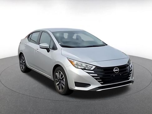Used 2025 Nissan Versa SV FWD image 3