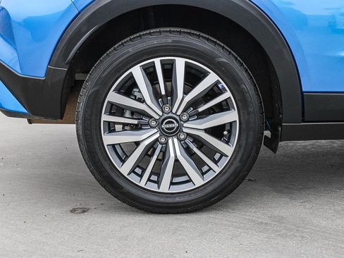 Used 2024 Nissan Kicks SR FWD image 11