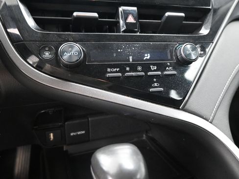 Used 2024 Toyota Camry SE image 30