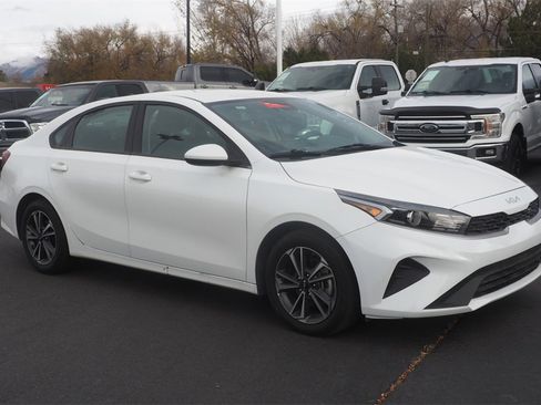 Used 2024 Kia Forte LXS image 3