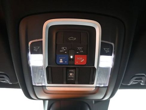 Used 2022 RAM 1500 Laramie AWD/4WD image 42