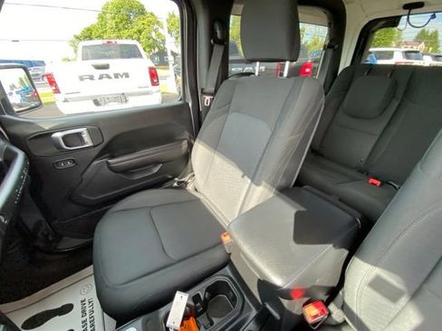 Used 2020 Jeep Wrangler Sport AWD/4WD image 13