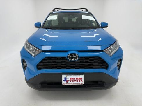 Used 2021 Toyota RAV4 XLE Premium image 3