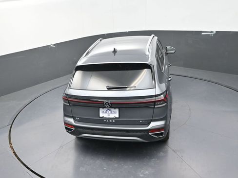 New 2026 Volkswagen Taos SE image 16