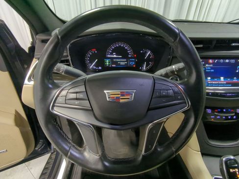 Used 2019 Cadillac XT5 FWD image 34