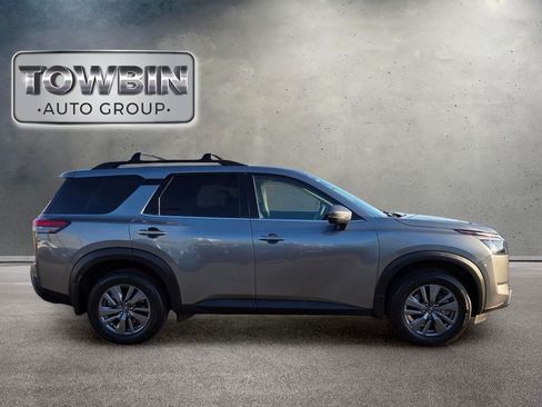 Used 2023 Nissan Pathfinder SV FWD image 3