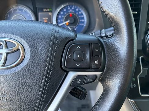 Used 2018 Toyota Sienna XLE image 16