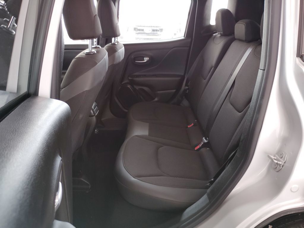 Used 2020 Jeep Renegade Altitude w/ UConnect 8.4 Nav Group FWD image 17