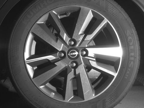 Used 2025 Nissan Versa SV FWD image 17
