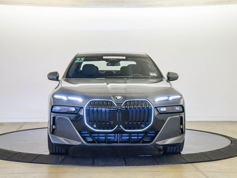 Certified 2025 BMW i7 eDrive50 w/ M Sport Package RWD image 6